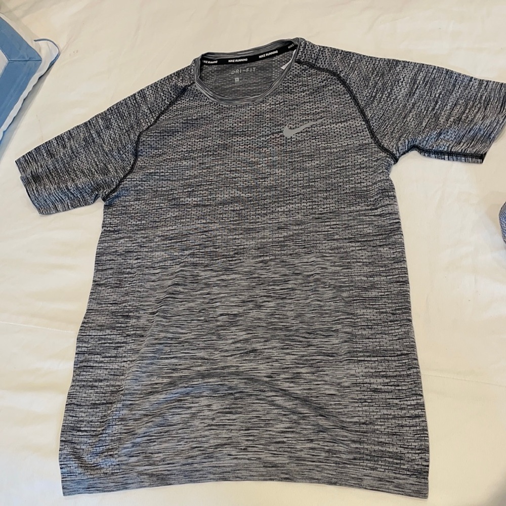 Nike Men’s Dri Fit running shirt size small